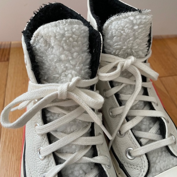 Leather Winter High Tops Converse in Cream - Picture 3 of 6